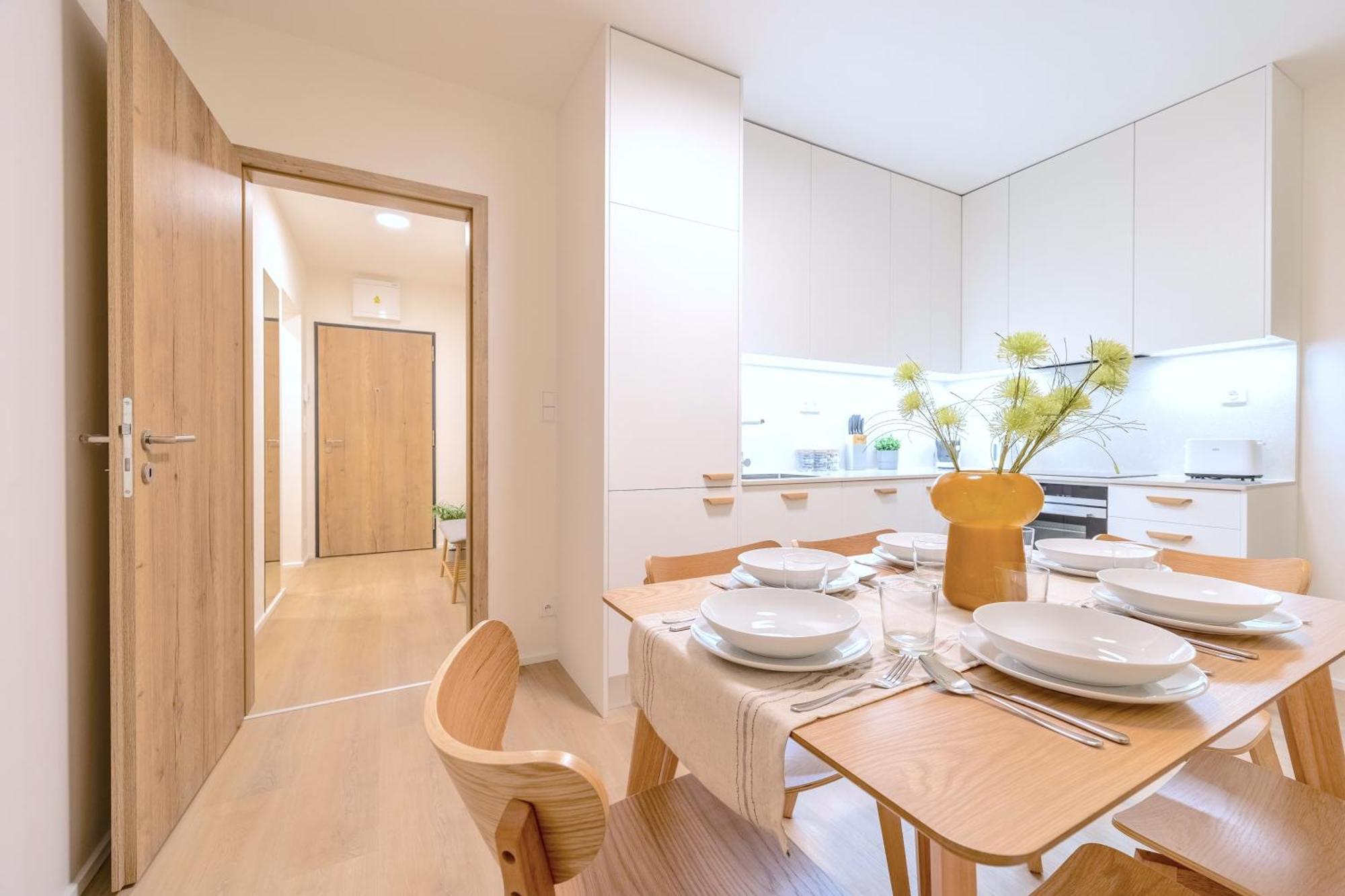 Apartament Bright 2Br - 5Th Floor, Balcony, Free Parking By Gravity Praga Zewnętrze zdjęcie