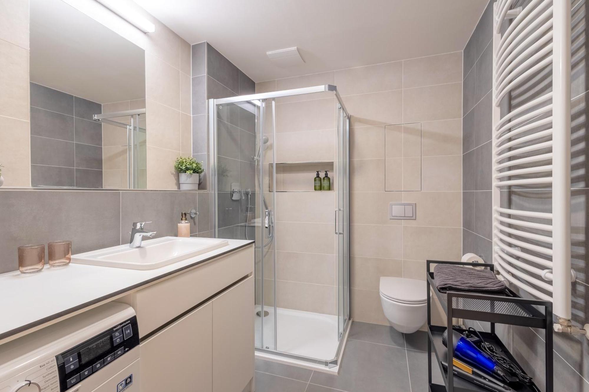 Apartament Bright 2Br - 5Th Floor, Balcony, Free Parking By Gravity Praga Zewnętrze zdjęcie