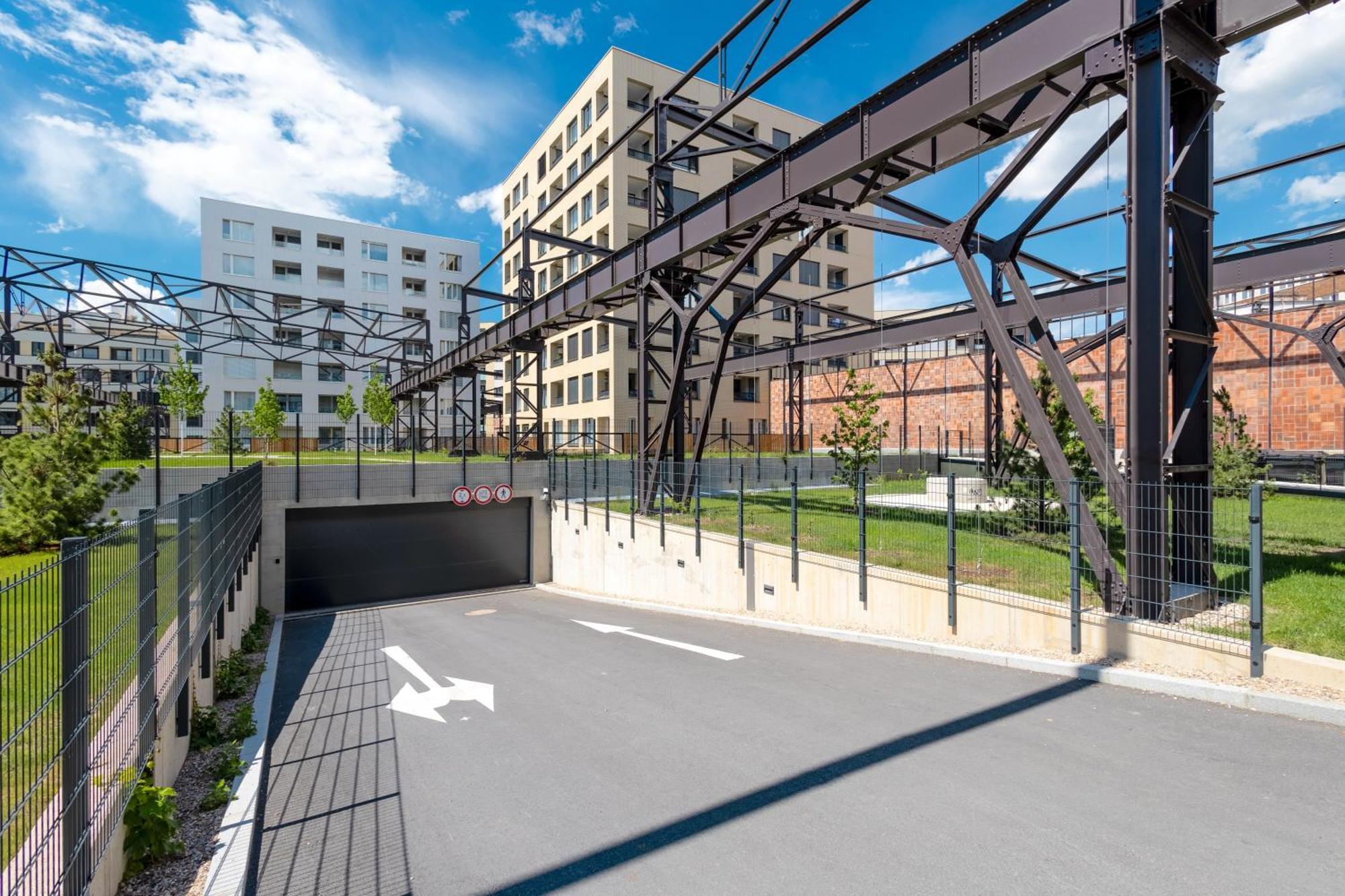 Apartament Bright 2Br - 5Th Floor, Balcony, Free Parking By Gravity Praga Zewnętrze zdjęcie